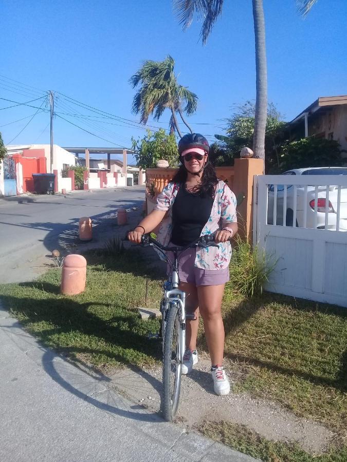 Aruba Backpackers Lägenhet Oranjestad Exteriör bild