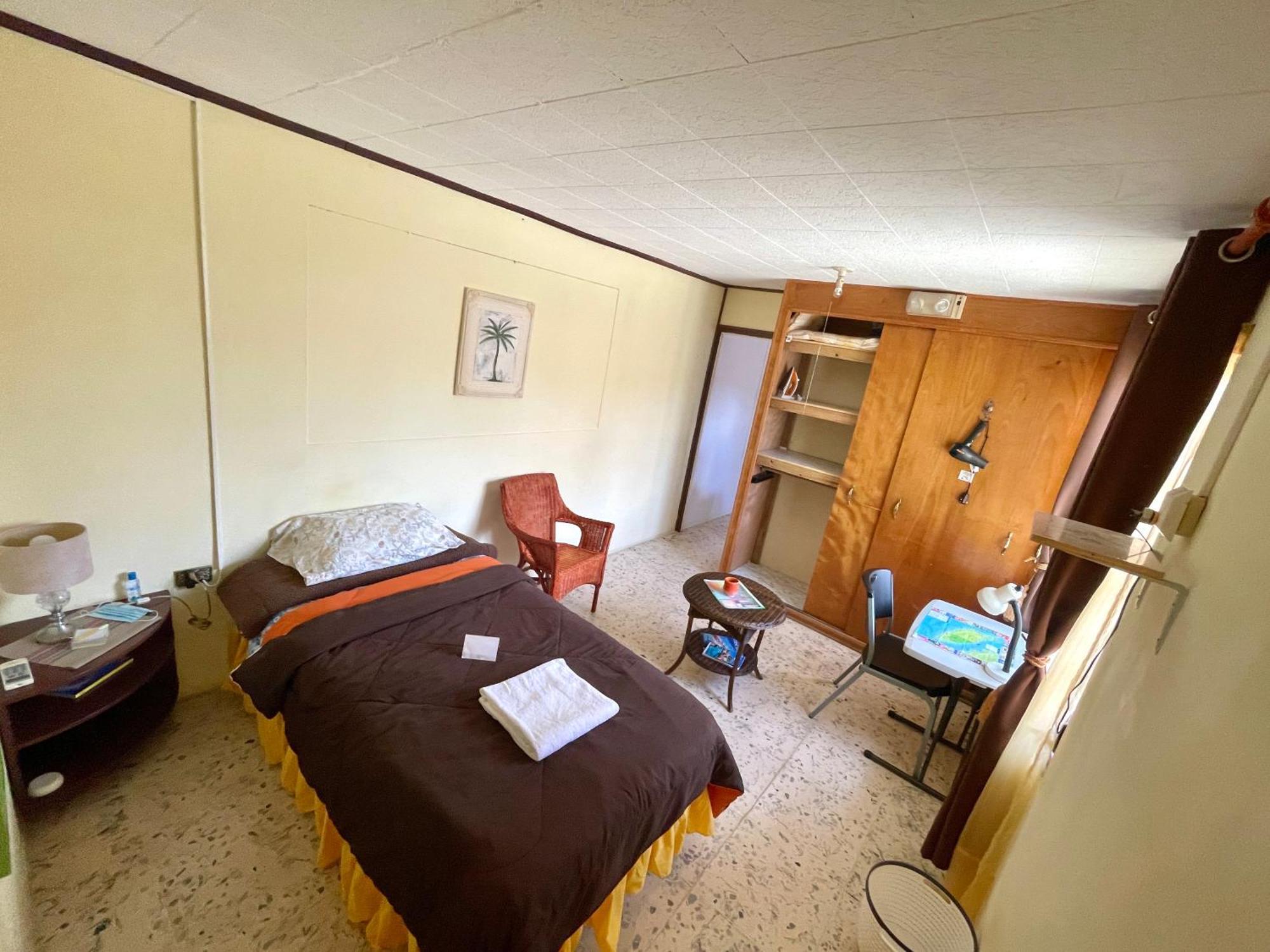 Aruba Backpackers Lägenhet Oranjestad Exteriör bild