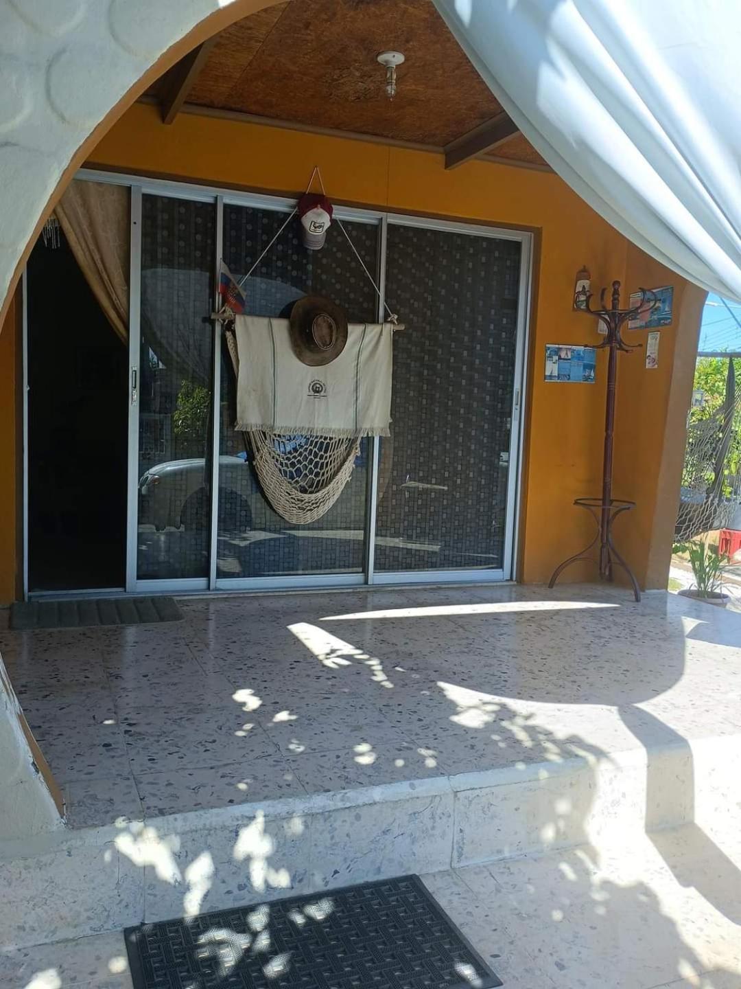 Aruba Backpackers Lägenhet Oranjestad Exteriör bild